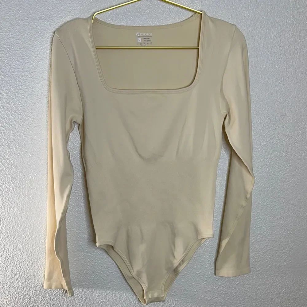 OQQ-Cream Long Sleeve compression Bodysuit- Size large